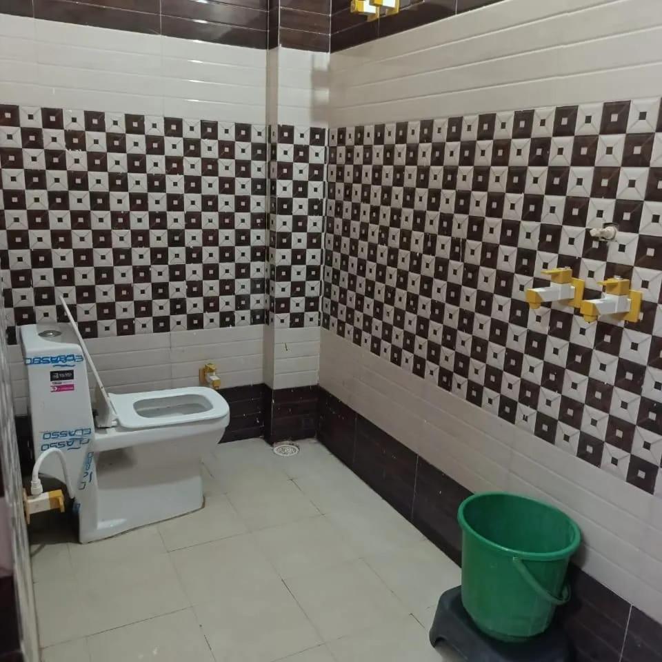 Hotel New Gaytri Place Near By Prem Mandir 1