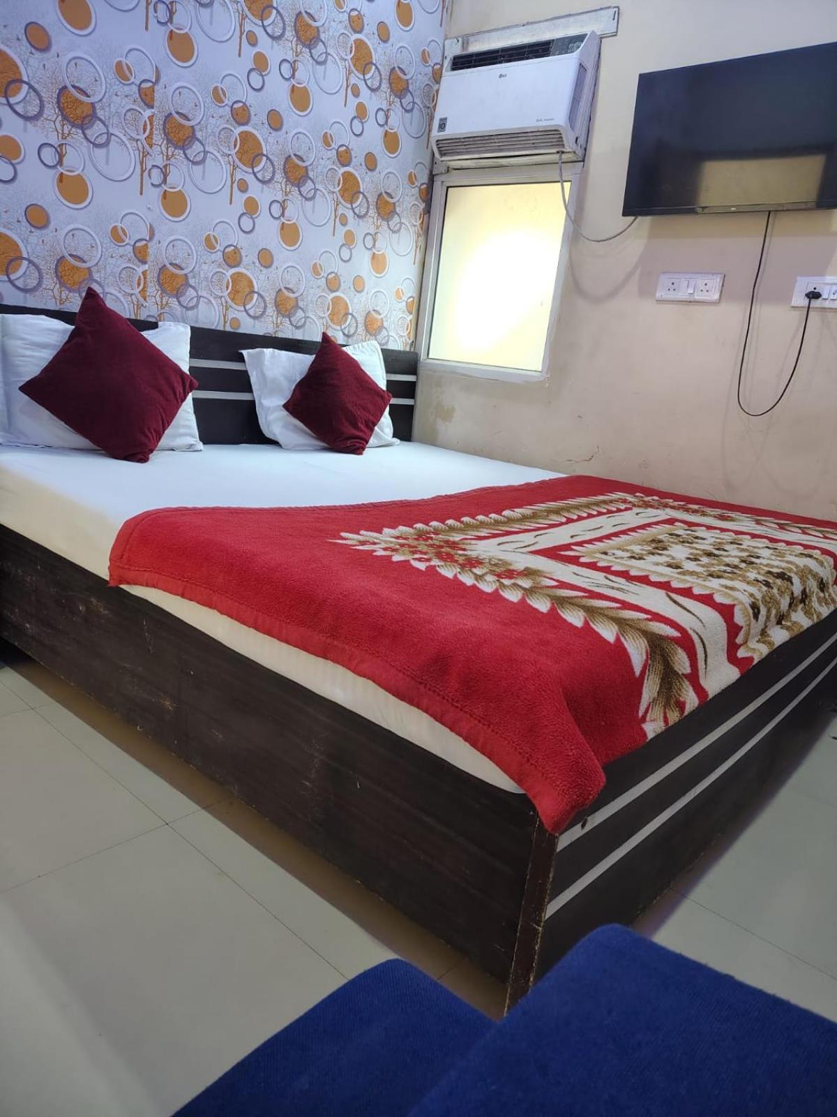 New Gaytri Place Near By Prem Mandir 1 Hotel *